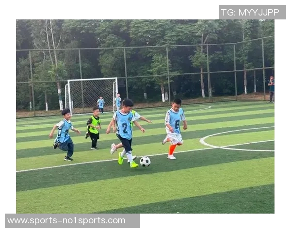 欢庆六一儿童节足球活动让快乐飞扬在绿茵场上