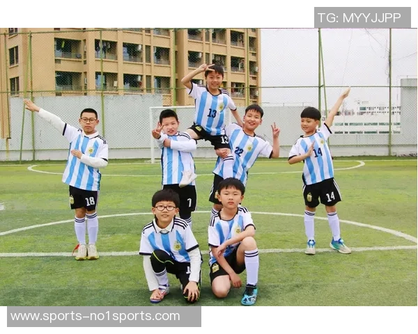 激情四溢的足球拉拉队口号激励团队奋勇争先勇夺胜利 激情四溢的足球拉拉队口号激励团队奋勇争先勇夺胜利